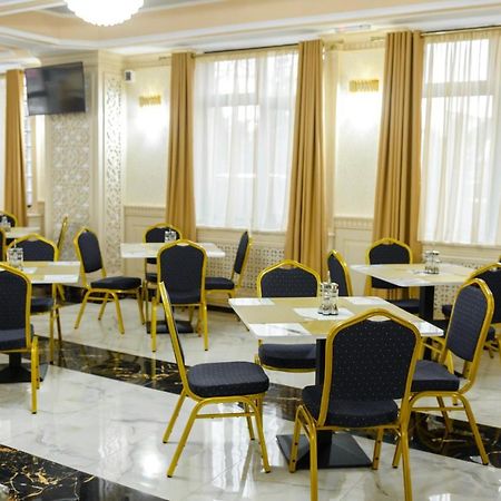 Little Orient Hotel Brăila Екстериор снимка