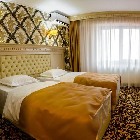 Little Orient Hotel Brăila Екстериор снимка
