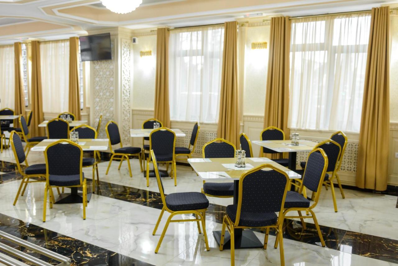 Little Orient Hotel Brăila Екстериор снимка