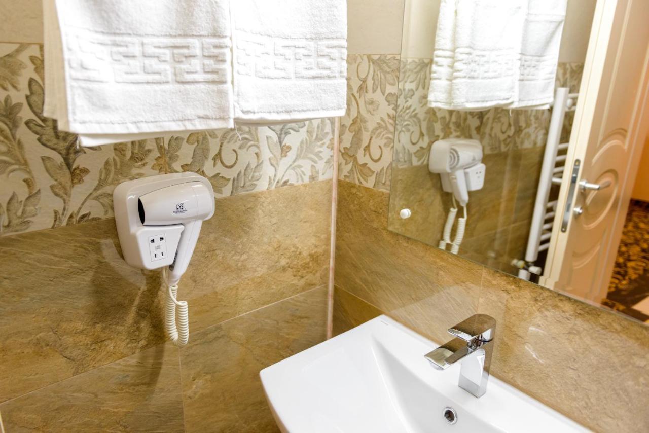 Little Orient Hotel Brăila Екстериор снимка