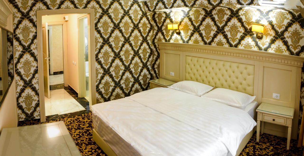 Little Orient Hotel Brăila Екстериор снимка