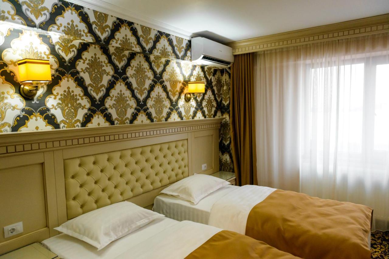 Little Orient Hotel Brăila Екстериор снимка