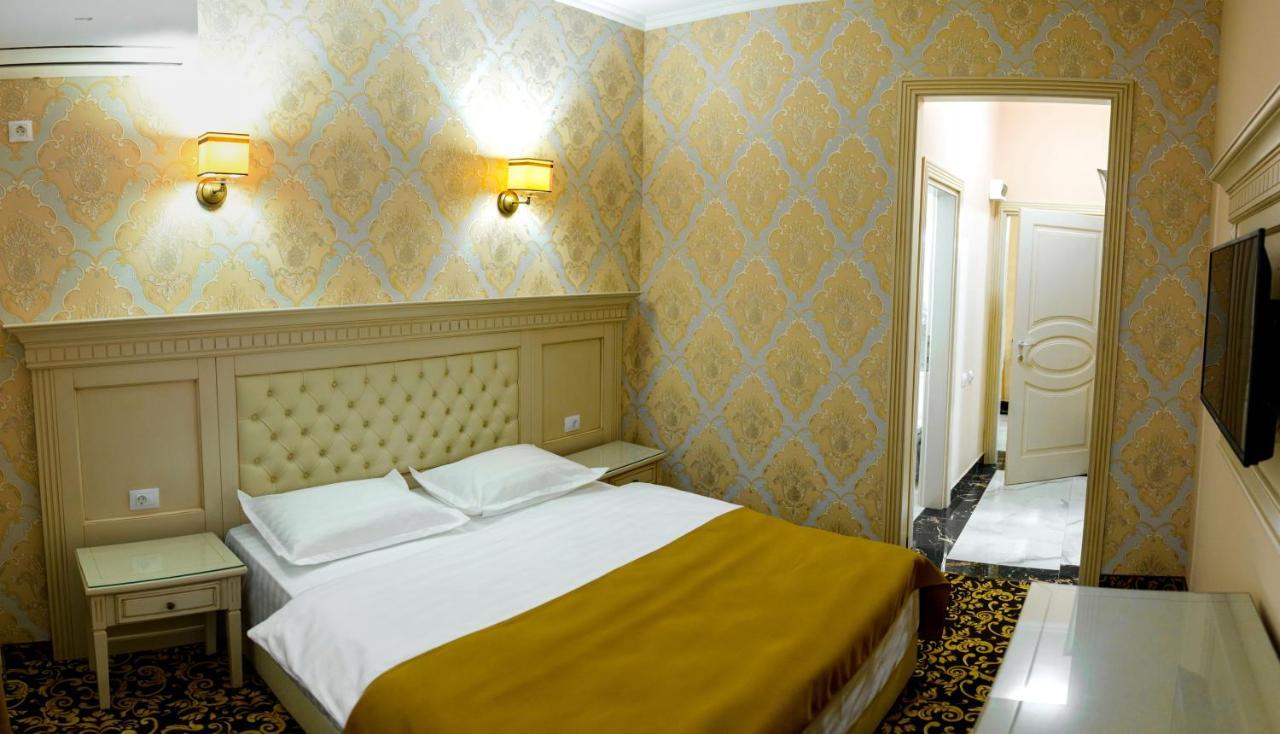 Little Orient Hotel Brăila Екстериор снимка