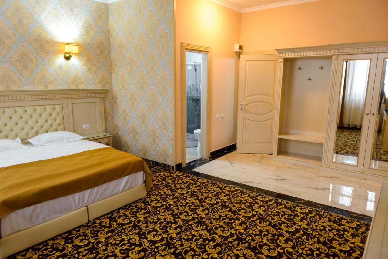 Little Orient Hotel Brăila Екстериор снимка