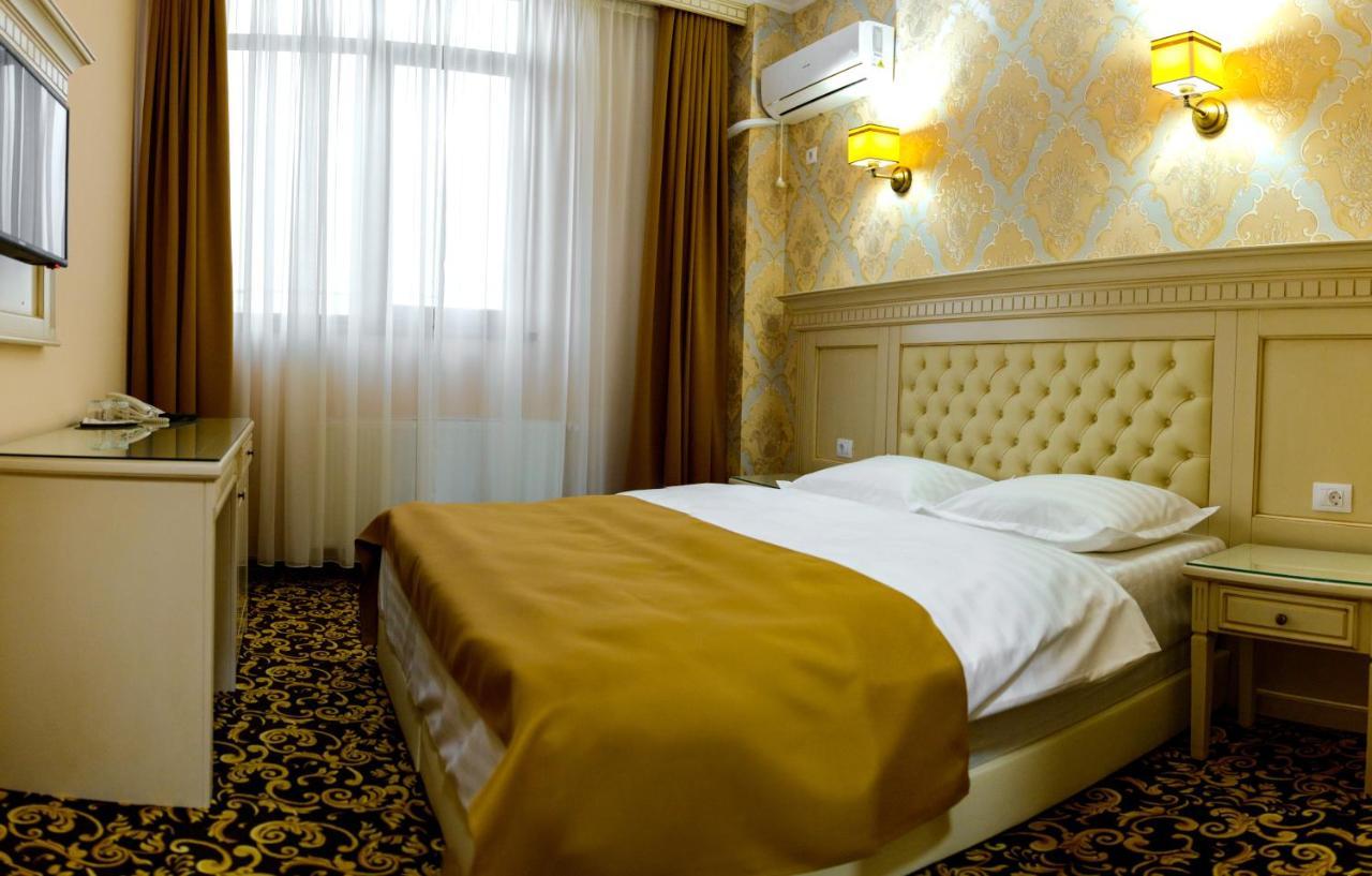 Little Orient Hotel Brăila Екстериор снимка