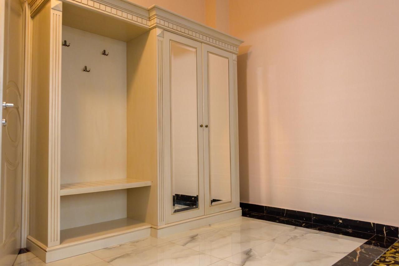 Little Orient Hotel Brăila Екстериор снимка