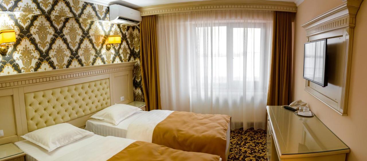 Little Orient Hotel Brăila Екстериор снимка